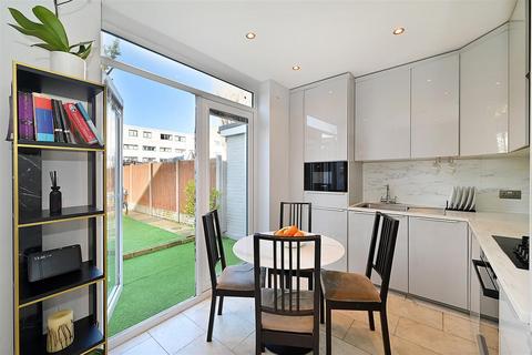 2 bedroom terraced house to rent, Bentworth Road, London