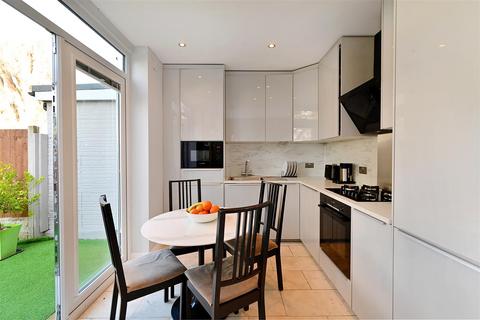 2 bedroom terraced house to rent, Bentworth Road, London