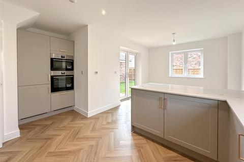 4 bedroom detached house for sale, Rosemary Gardens, Kennett