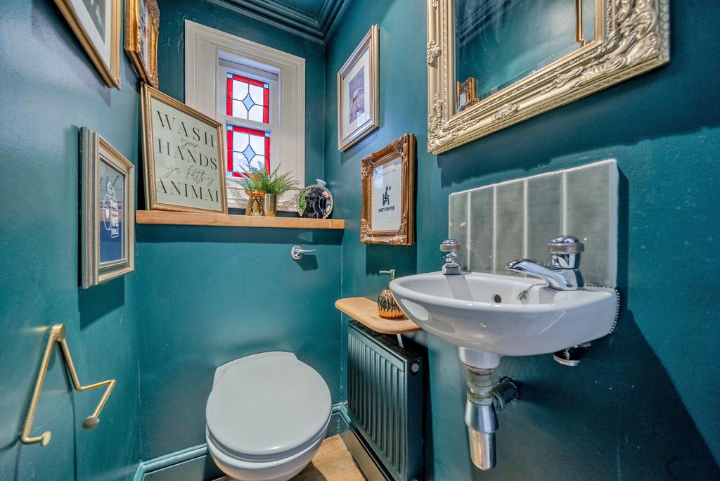 Cloakroom/Wc