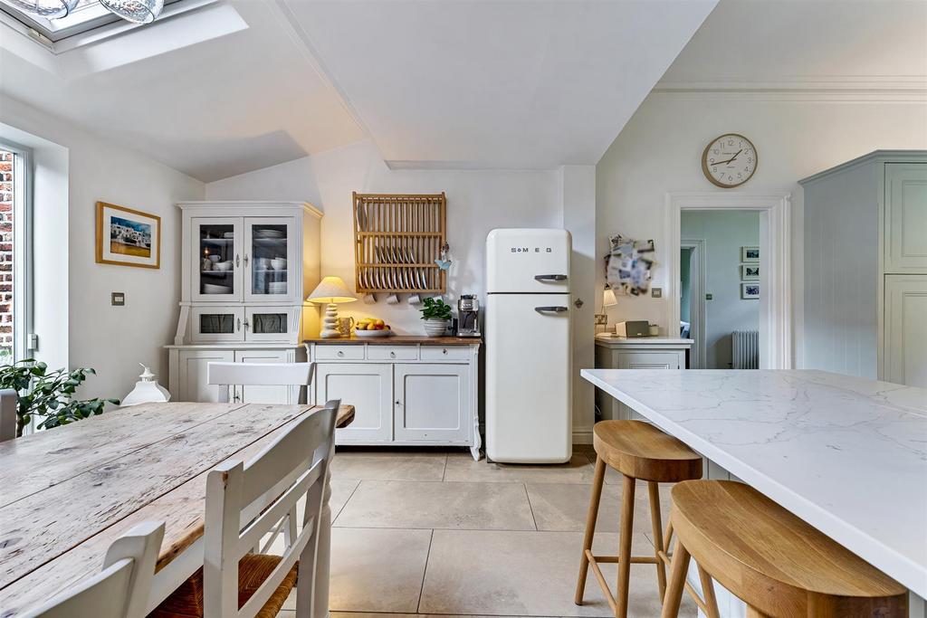 Live In dining Kitchen