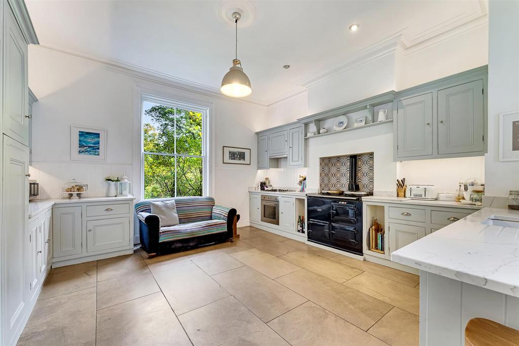 Live In dining Kitchen
