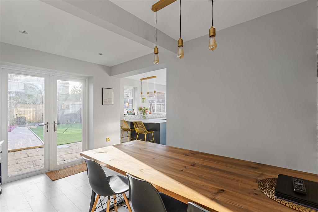 34 Barons Crescent 43.jpg