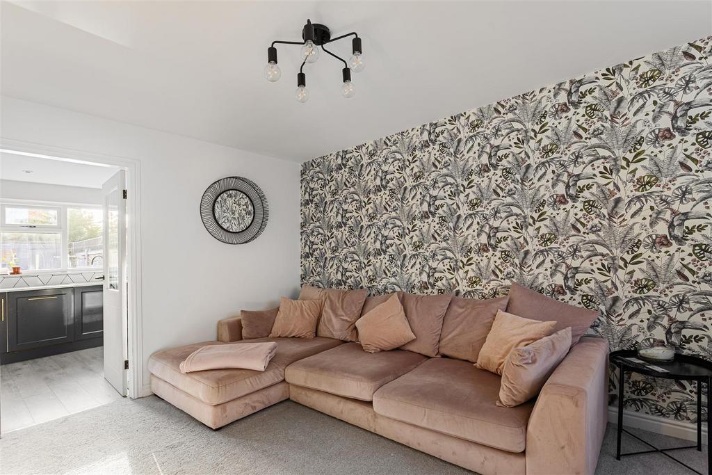 34 Barons Crescent 1.jpg
