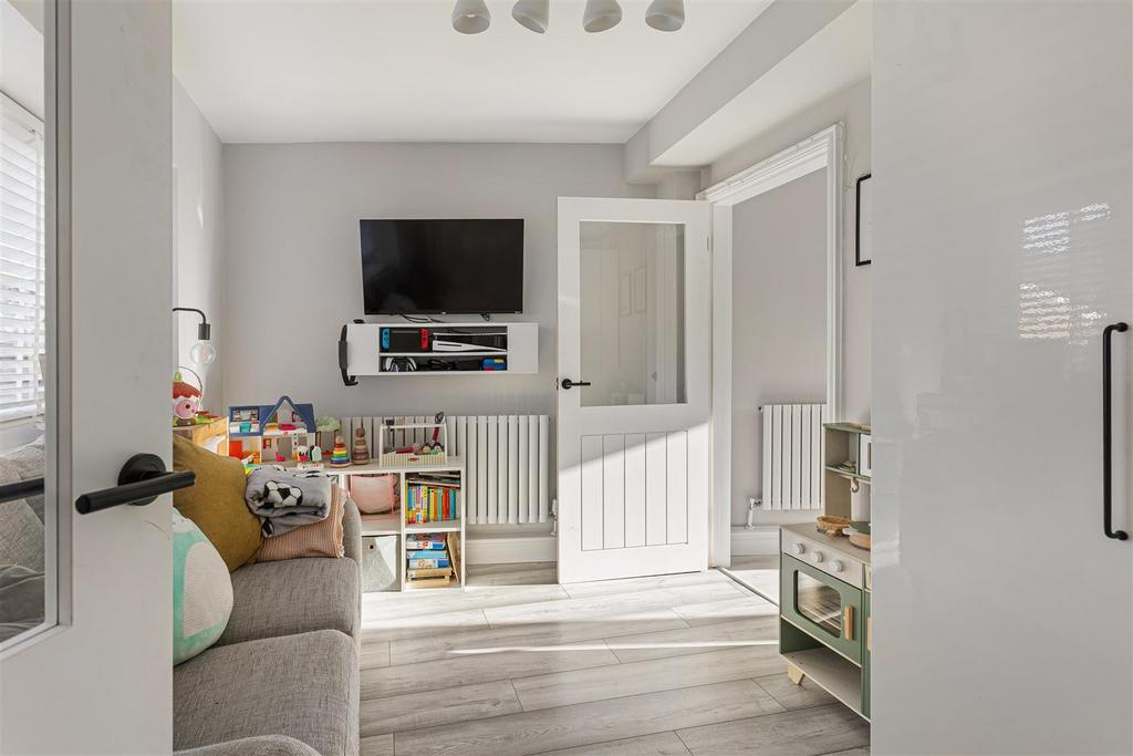 34 Barons Crescent 10.jpg
