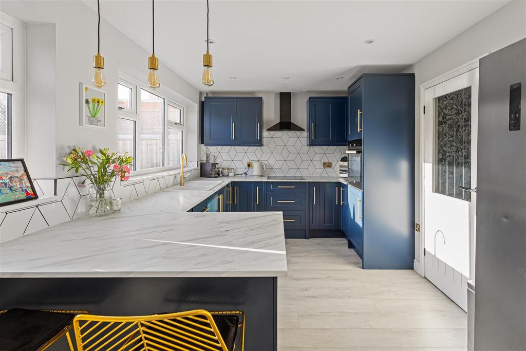34 Barons Crescent 22.jpg