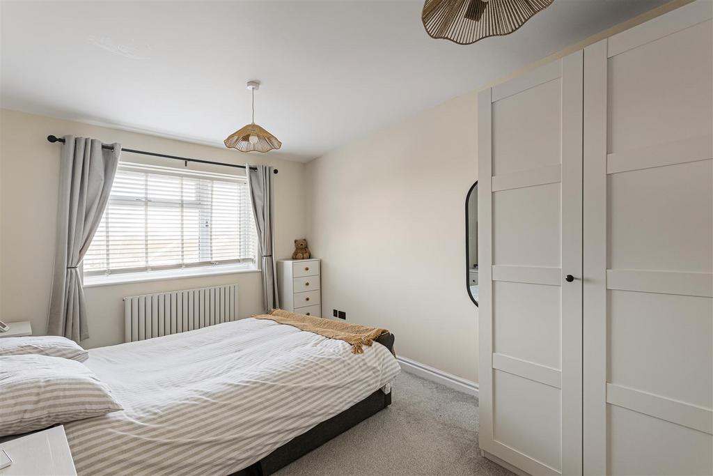34 Barons Crescent 49.jpg
