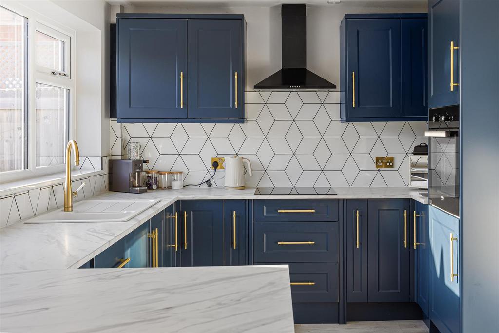 34 Barons Crescent 25.jpg