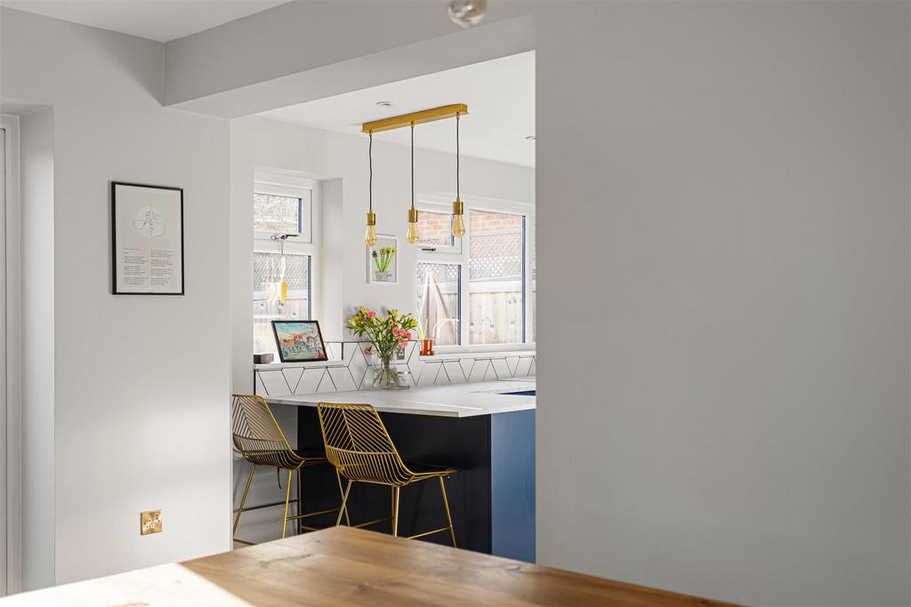 34 Barons Crescent 46.jpg