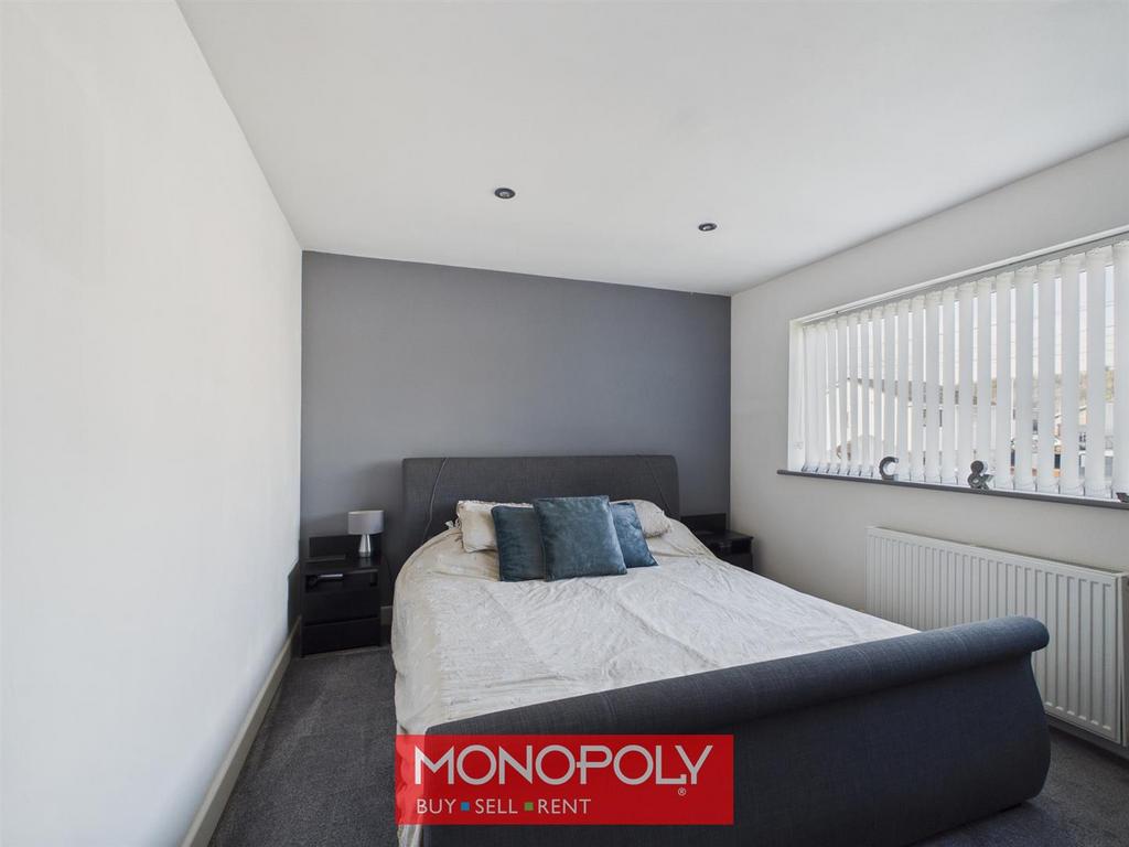 Master Bedroom..jpg