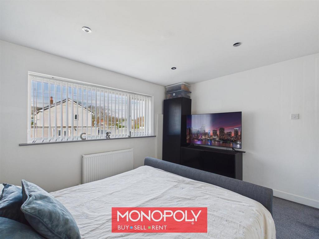 Master Bedroom....jpg