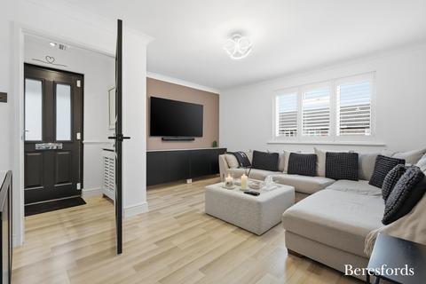 3 bedroom end of terrace house for sale, Cornflower Gardens, Billericay, CM12