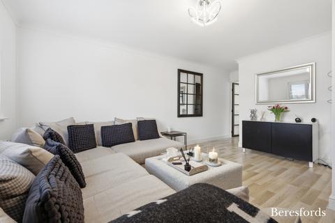 3 bedroom end of terrace house for sale, Cornflower Gardens, Billericay, CM12