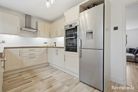 3 bedroom end of terrace house for sale, Cornflower Gardens, Billericay, CM12