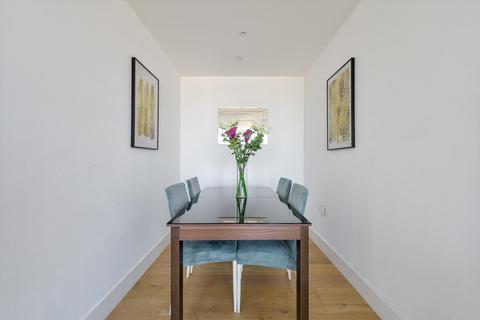2 bedroom flat to rent, Lombard Road, London SW11