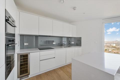 2 bedroom flat to rent, Lombard Road, London SW11