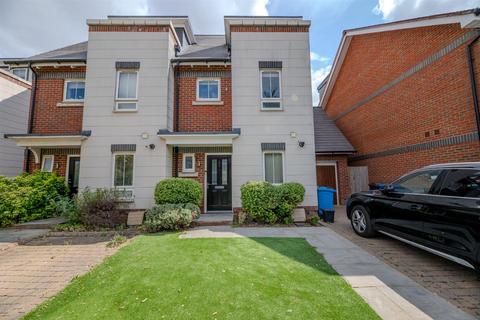 3 bedroom semi-detached house for sale, Blackamoor Lane, Maidenhead