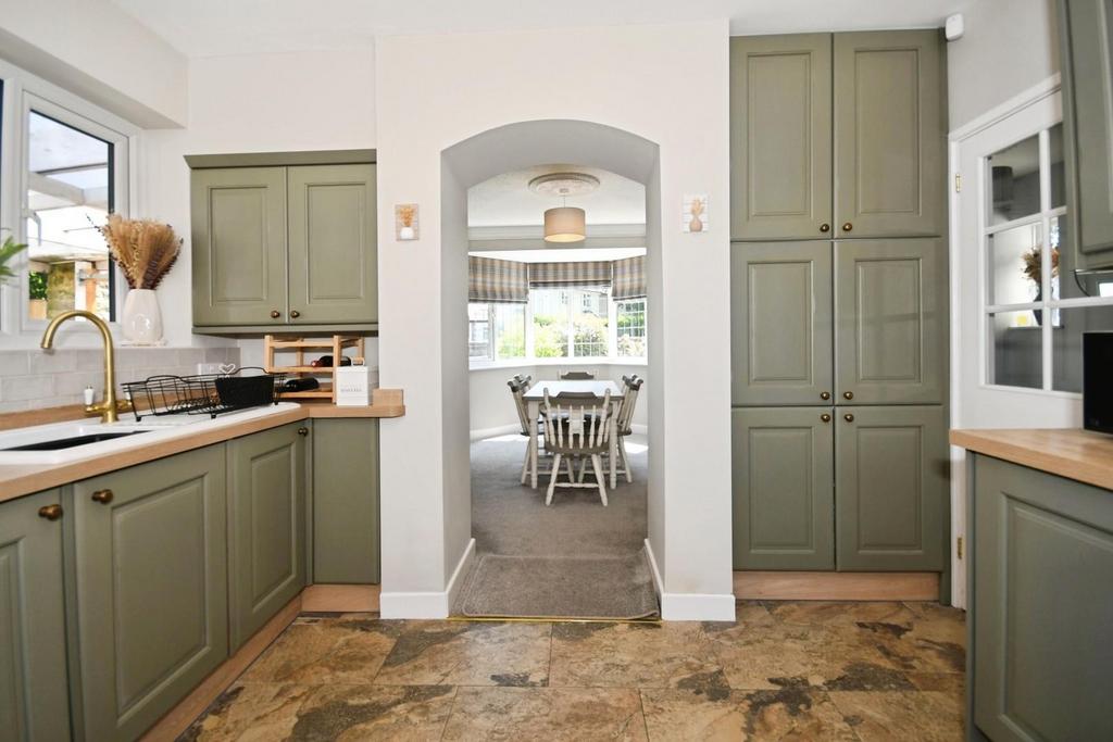 KITCHEN 02.jpg
