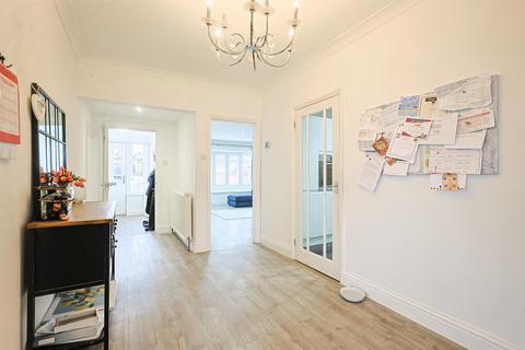 5 bedroom chalet for sale, Waxwell Road, Hockley SS5