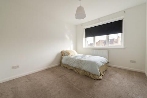 3 bedroom house to rent, Robin Hood Lane, SUTTON
