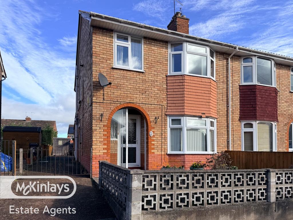 Spacious 3/4 Bedroom Family Home with Parking –