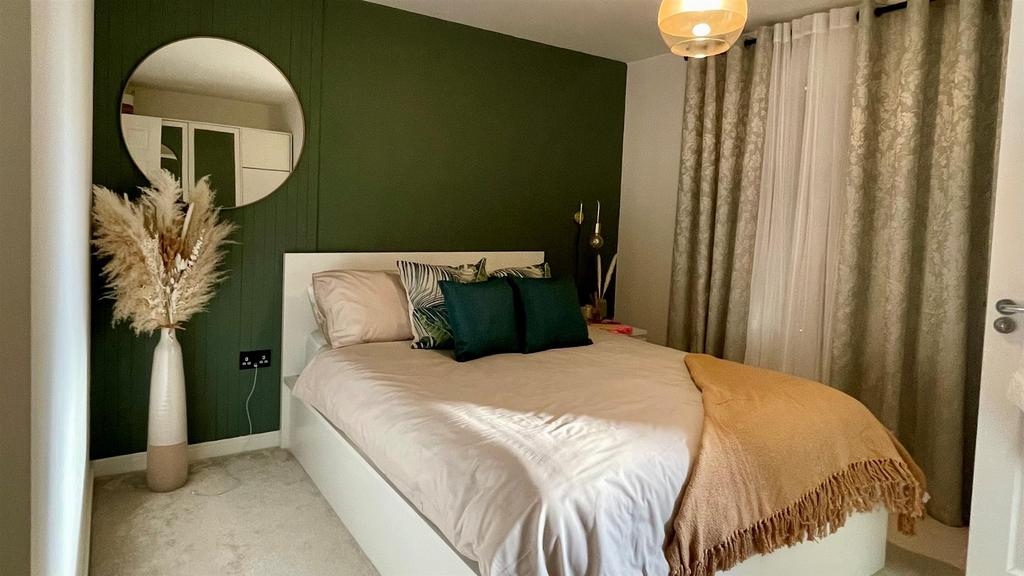 Bedroom 1 En suite.jpg