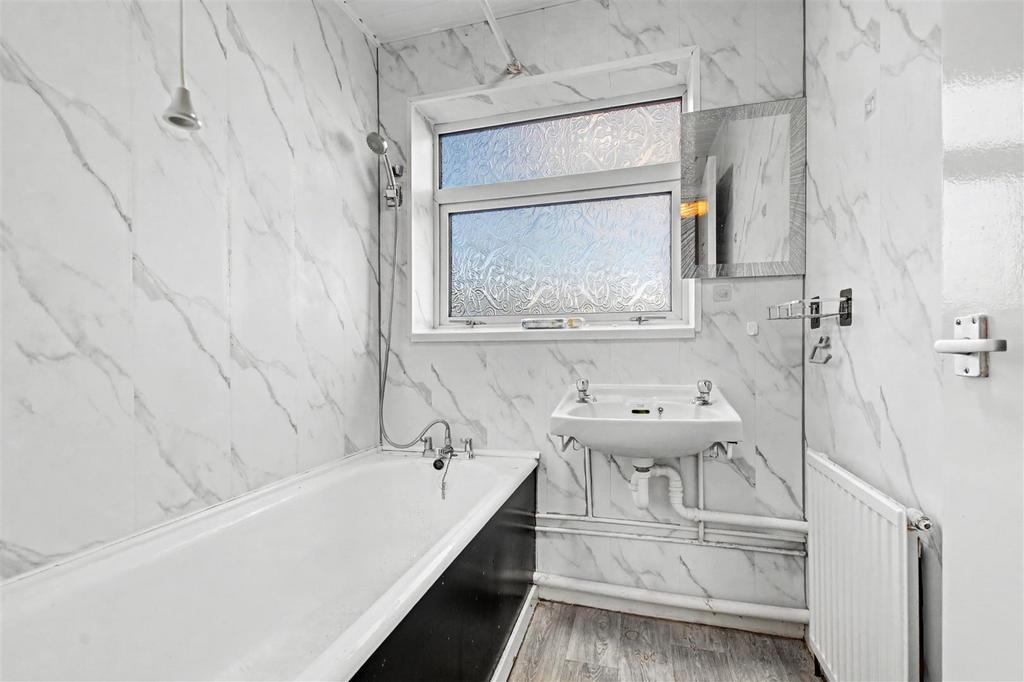 Bathroom 2.jpeg