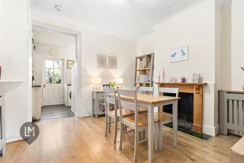 2 bedroom house to rent, Engadine Street, London
