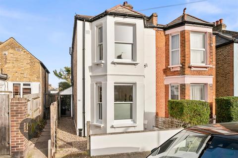 2 bedroom house to rent, Engadine Street, London