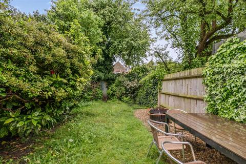 2 bedroom house to rent, Engadine Street, London