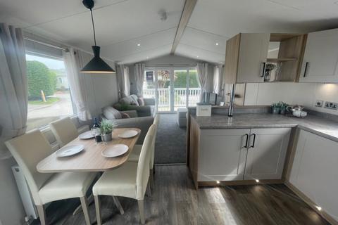2 bedroom park home for sale, Par Sands Coastal Holiday Park – Cornwall