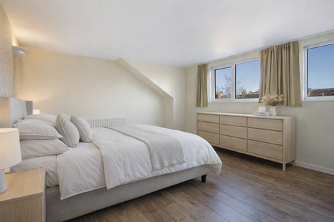 2 bedroom maisonette for sale, Larch Road, London NW2