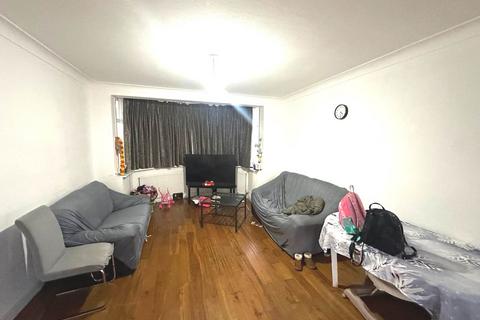 5 bedroom semi-detached house to rent, Springwell Road, Heston