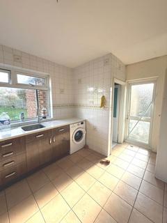 5 bedroom semi-detached house to rent, Springwell Road, Heston