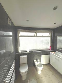 5 bedroom semi-detached house to rent, Springwell Road, Heston