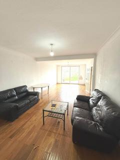5 bedroom semi-detached house to rent, Springwell Road, Heston