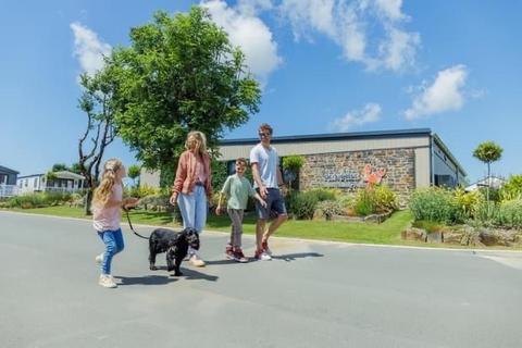 2 bedroom park home for sale, Pentire Coastal Holiday Park – Cornwall