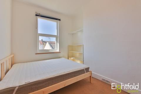 3 bedroom terraced house to rent, Edinburgh Road, Brighton