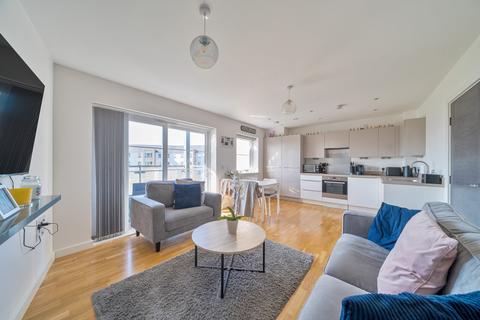 2 bedroom flat for sale, Kennett Lane, Chertsey, KT16