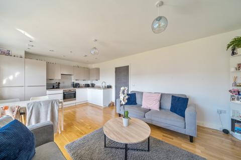 2 bedroom flat for sale, Kennett Lane, Chertsey, KT16