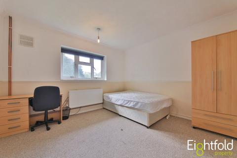 3 bedroom flat to rent, Southmount, Brighton