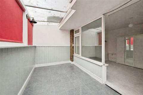 3 bedroom flat for sale, Dalrymple Road, London SE4