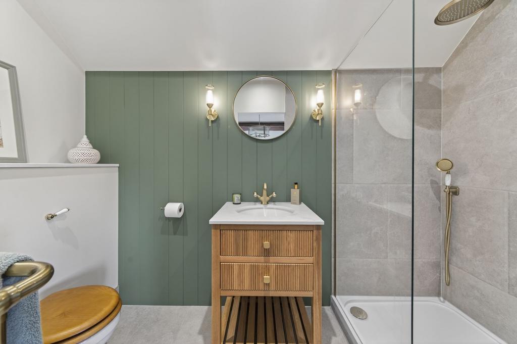 Bedroom one en suite