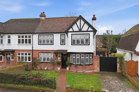 3 bedroom semi-detached house for sale, Crossways, Gidea Park, RM2