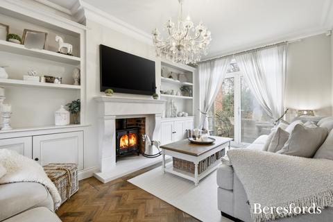 3 bedroom semi-detached house for sale, Crossways, Gidea Park, RM2