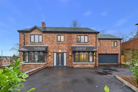 5 bedroom detached house to rent, Briar Court, Burton-upon-Trent DE15