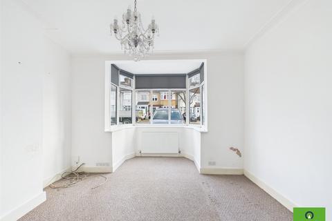 3 bedroom terraced house for sale, Dorset Avenue, Romford RM1
