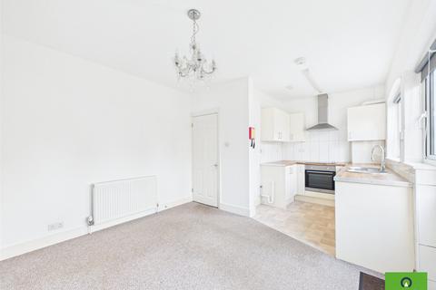 3 bedroom terraced house for sale, Dorset Avenue, Romford RM1