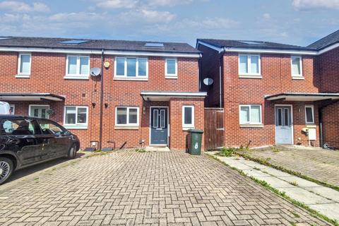 3 bedroom property to rent - Castlerigg Drive, Middleton, M24