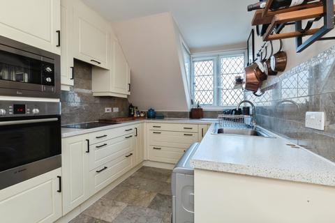 2 bedroom flat for sale, Castle Malwood Lodge, Minstead, Lyndhurst, Hampshire, SO43